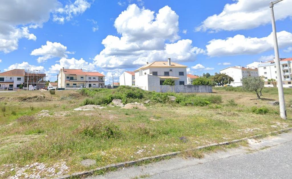 Oportunidade de Construção em Alcains: Terreno Urbano de 535m² - Image 1