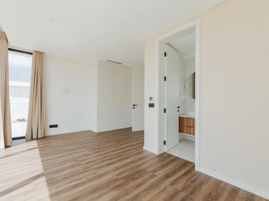 Moradia T4 com piscina e 3 suites | A escolha inteligente para viver com mais espaço a minutos de Lisboa - Image 30