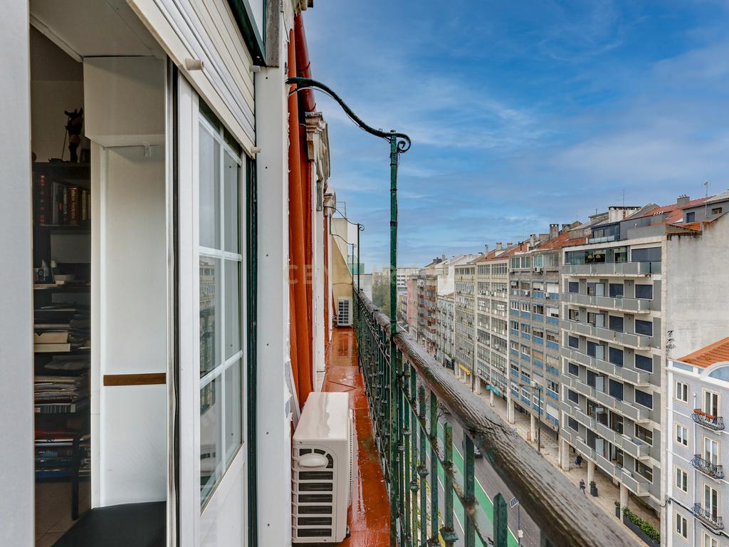 Espetacular T5 com Vista Panorâmica em Arroios, Lisboa - Image 16