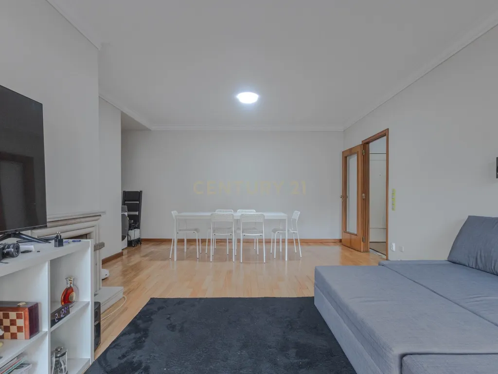 Excelente Apartamento T2 na Travessa das Condominhas - Image 10