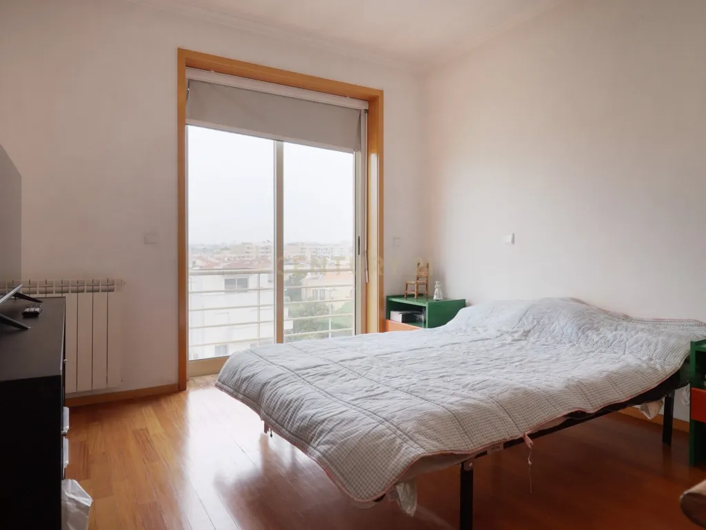 Apartamento T3 Caulinos, 2 Lugares de Garagem e Arrumos - Image 21