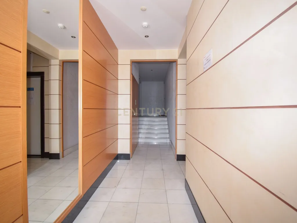 Apartamento T3 com Áreas Generosas e Vista Desafogada - Image 27