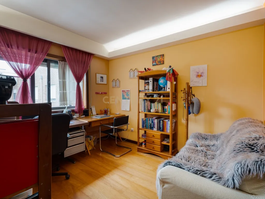 Penthouse Exclusiva T5 – Luxo, Conforto e Espaço em Pleno Coração da Cidade - Image 27