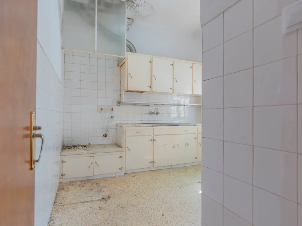 Moradia Isolada com Terreno de 1041 m² – Um Mundo de Possibilidades! - Image 40