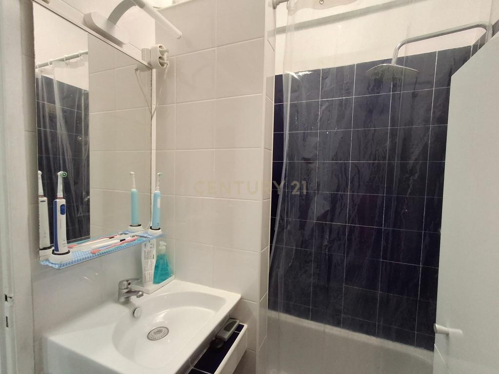 Apartamento Renovado em Seixal, Ideal para o Seu Novo Lar - Image 13