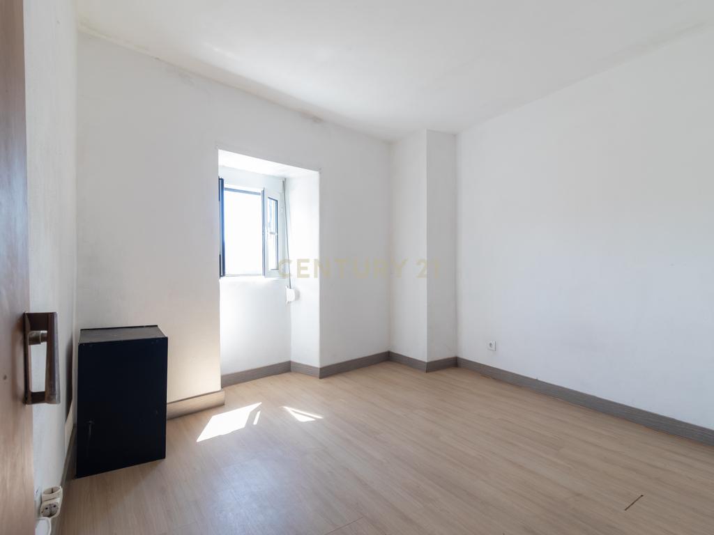 Moradia com 3 quartos em Castanheira de Pêra - Tranquilidade e Conforto - Image 9