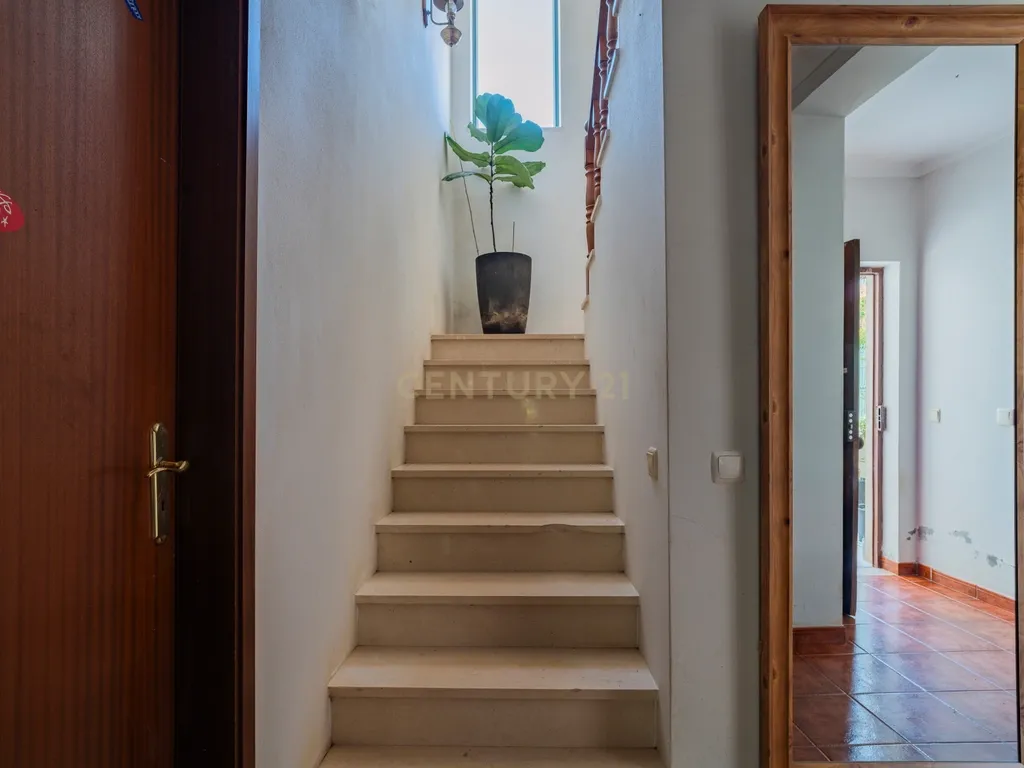 🏡 Moradia na Nazaré com enorme potencial de valorização - Image 15
