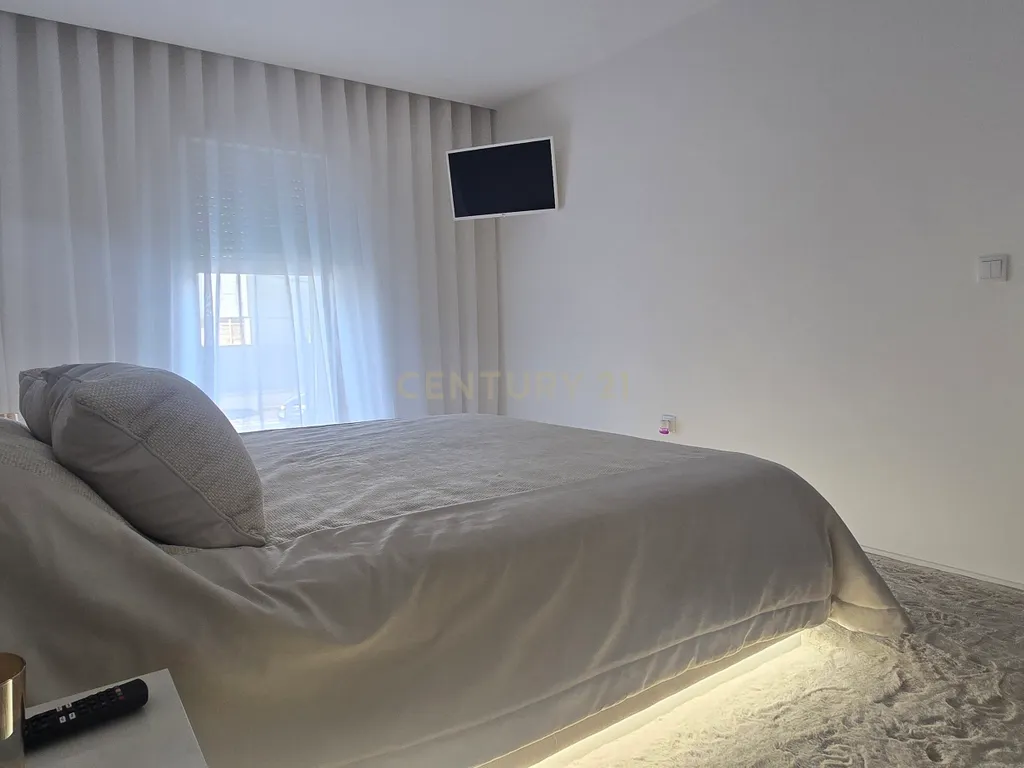 Luxuosa Apartamento Localizado T3 Fão Condomínio Fechado - Image 11