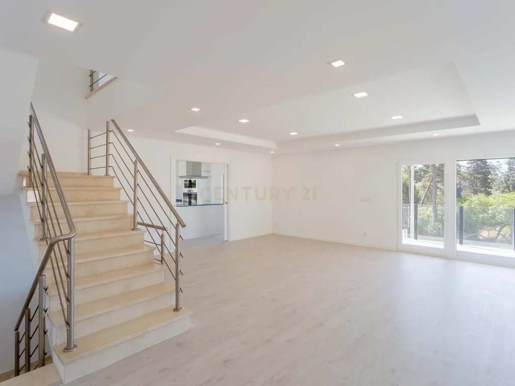 Oportunidade: Moradia T5 com jardim e piscina, na Sobreda, Almada. Em Venda! - Image 5