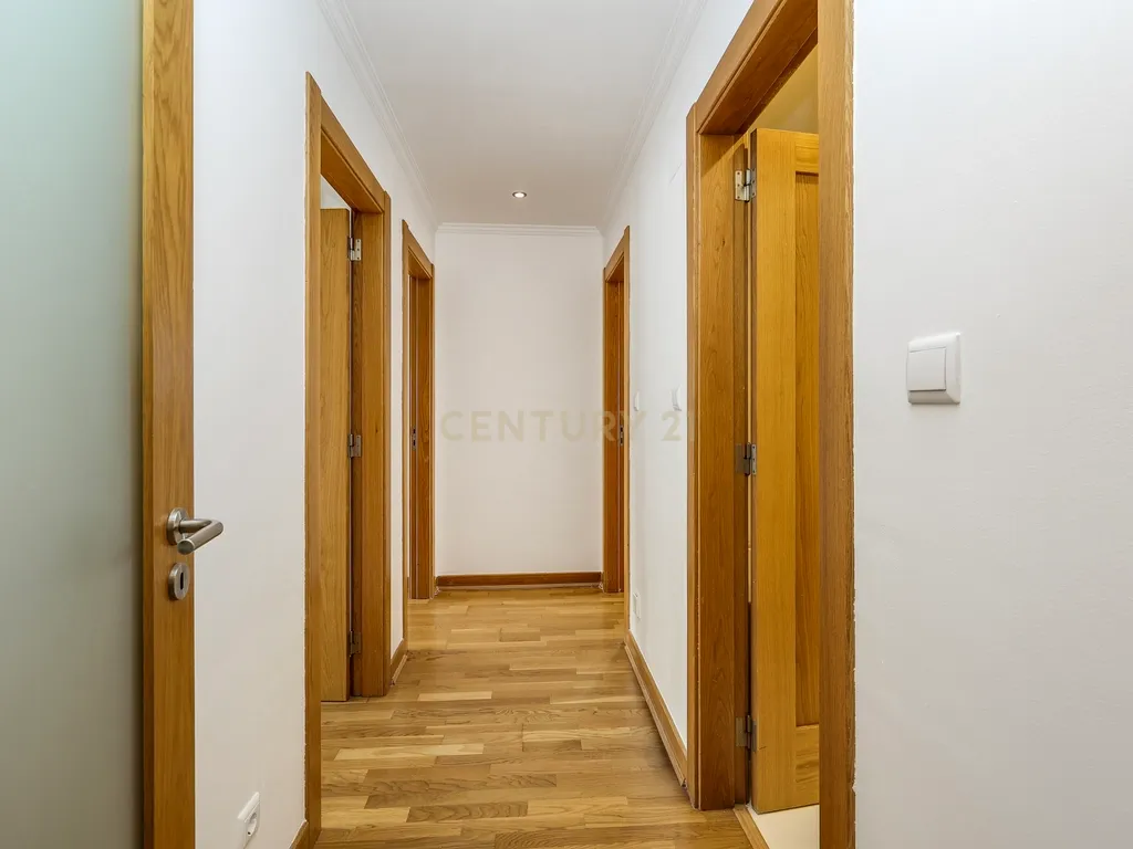 Apartamento T3 na Serra das Brancas, com box de 67m2 e arrecadação. - Image 15