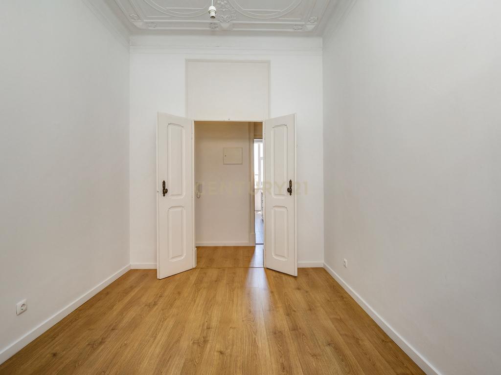 Arrendamento de Apartamento T3, Renovado, na Lapa - Estrela - Image 14