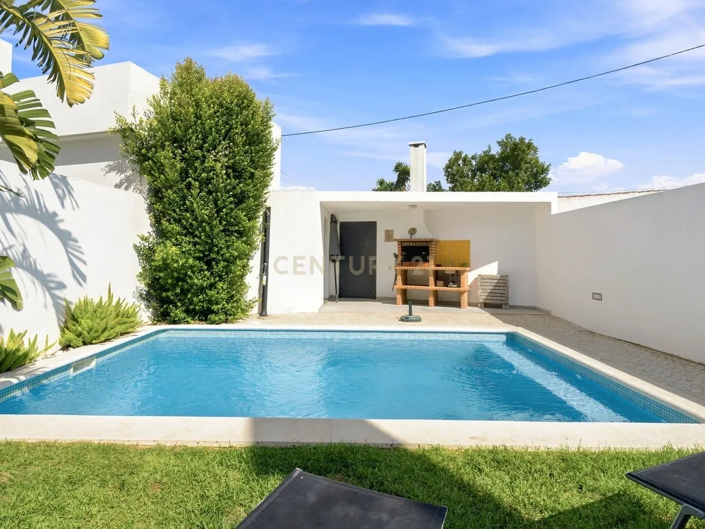 Moradia T4 +1 com piscina totalmente remodelada com painéis solares na Lourinhã ( São Bartolomeu dos Galegos) - Image 3
