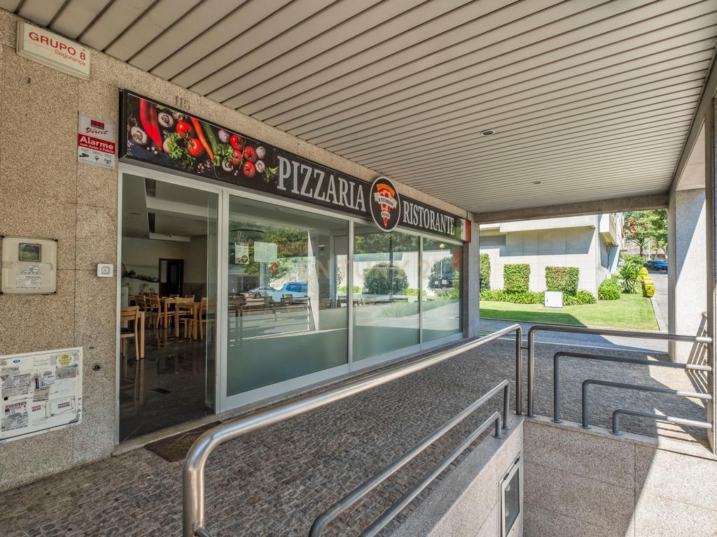 Trespasse de Pizzaria com esplanada em Águas Santas - Image 22