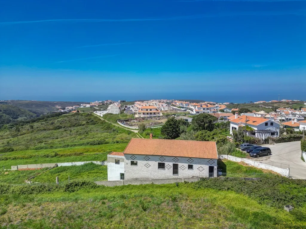 Moradia com Terreno Amplo e Vista Mar na Carvoeira - Image 32