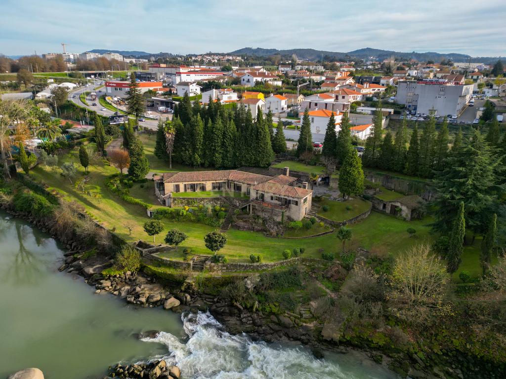 Casa das Azenhas – Charme e Exclusividade à Beira do Rio Cávado - Image 1