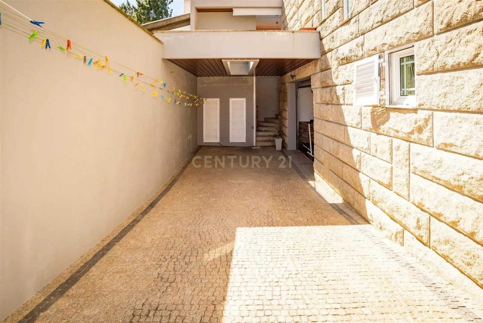 Moradia Isolada V4 com Piscina em Alpendorada – Oportunidade Única - Image 6