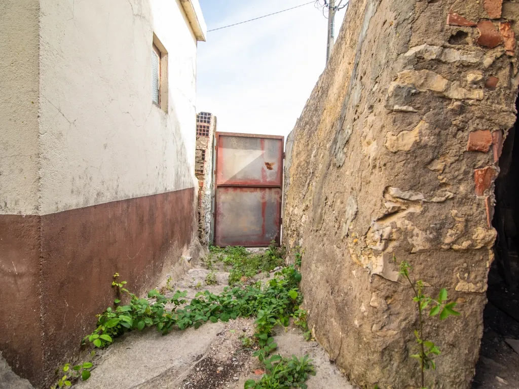 Casa típica portuguesa para remodelação a poucos minutos das praias da Figueira da Foz - Image 17
