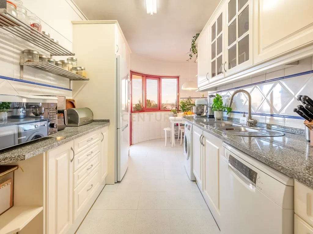 Apartamento T3, com Box de 85 m2 e Arrecadação em Odivelas - Image 21