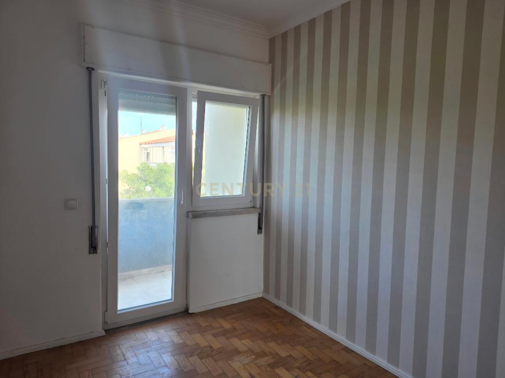Apartamento T3 Renovado na Parede - Image 14