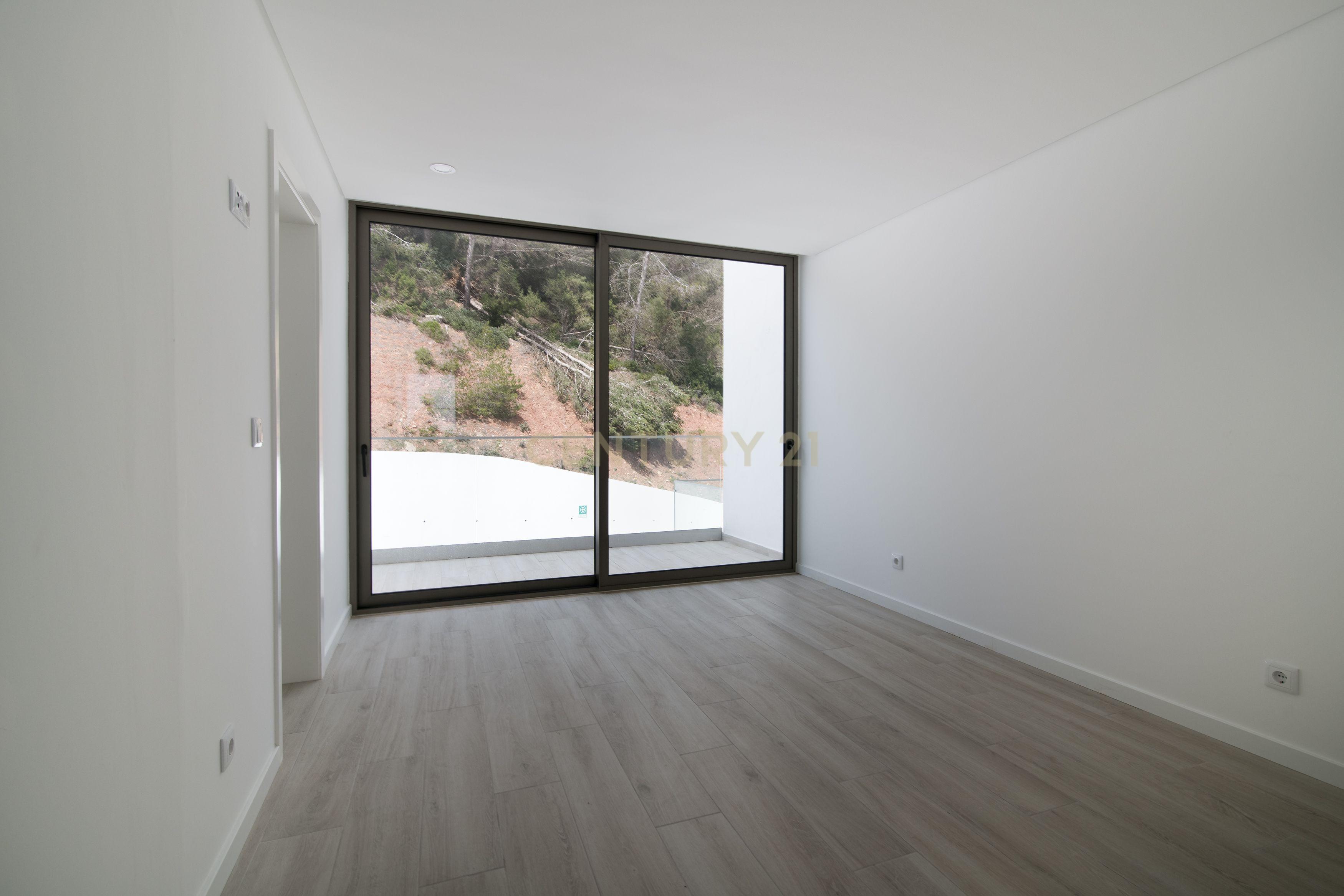 Condomínio Villas d’Ouro – Exclusividade e Conforto no Coração de Sesimbra - Image 34