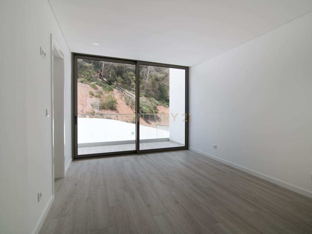 Condomínio Villas d’Ouro – Exclusividade e Conforto no Coração de Sesimbra - Image 34