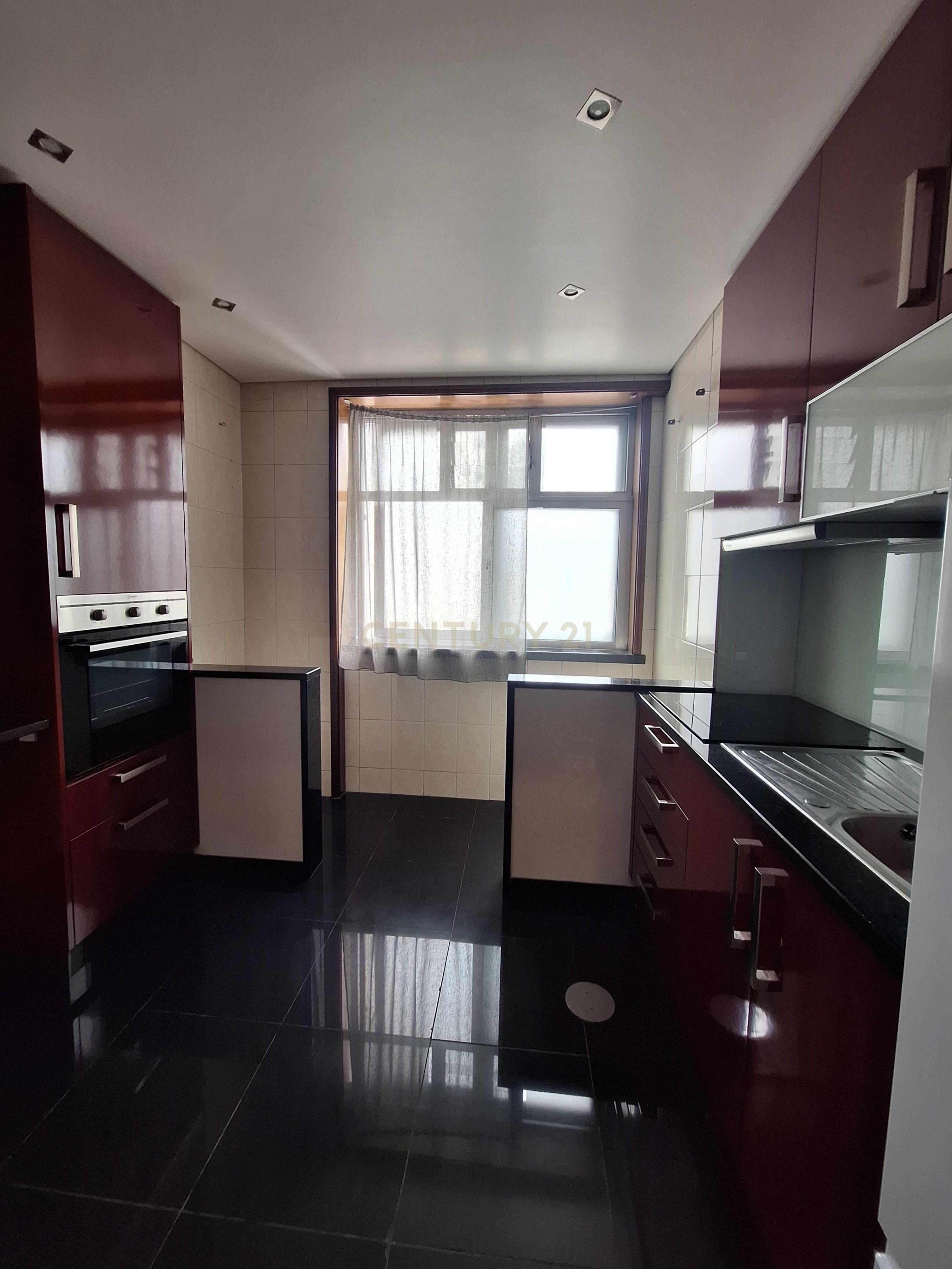 Fotografia 11 de Excelente Apartamento T1 com Varanda, Garagem e Arrumos na Rua de Costa Cabral, Porto