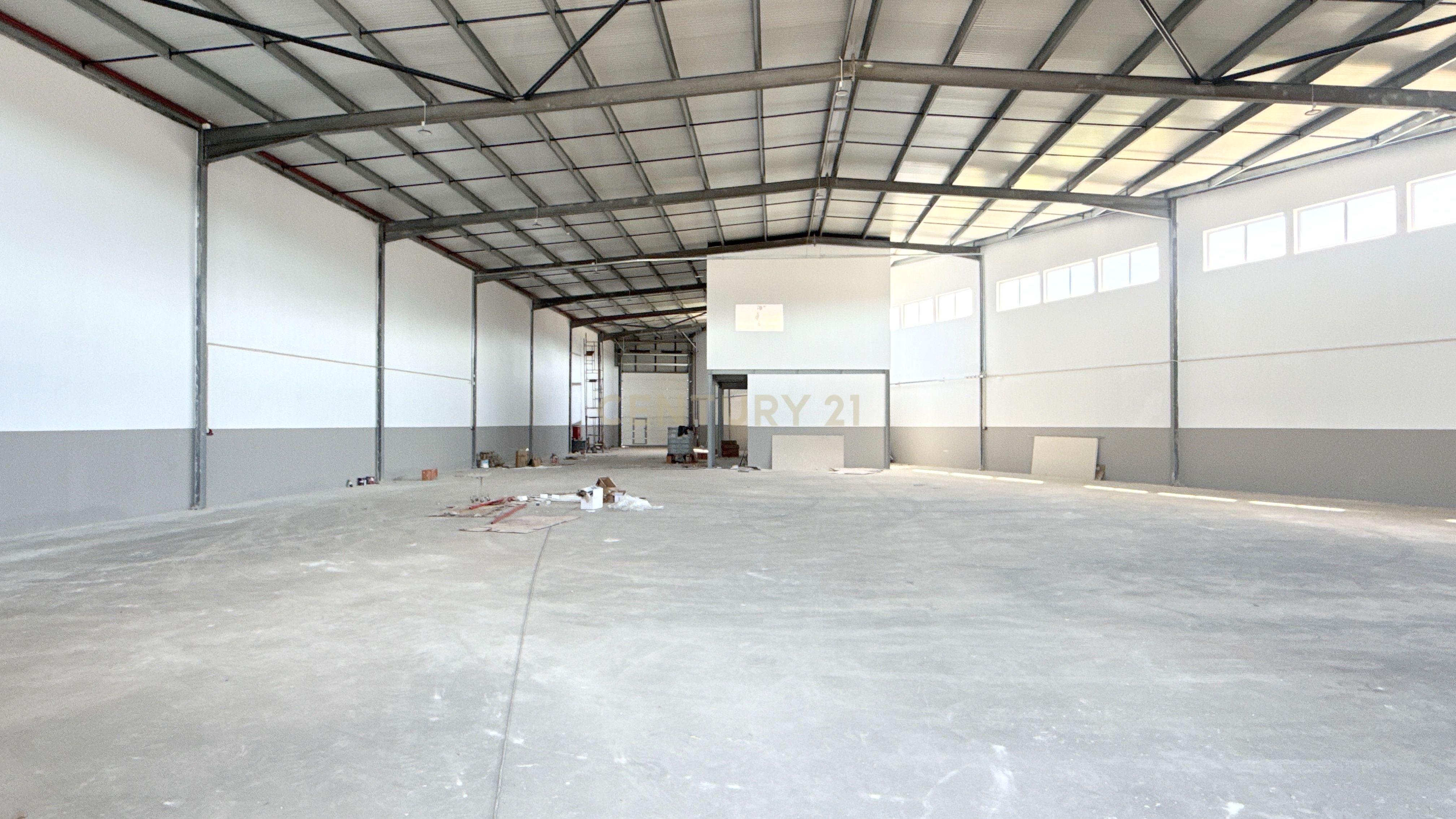 Fotografia 4 de ARMAZÉM INDUSTRIAL | SANTO TIRSO | INVESTIMENTO / LOGÍSTICA / COMÉRCIO E INDÚSTRIA