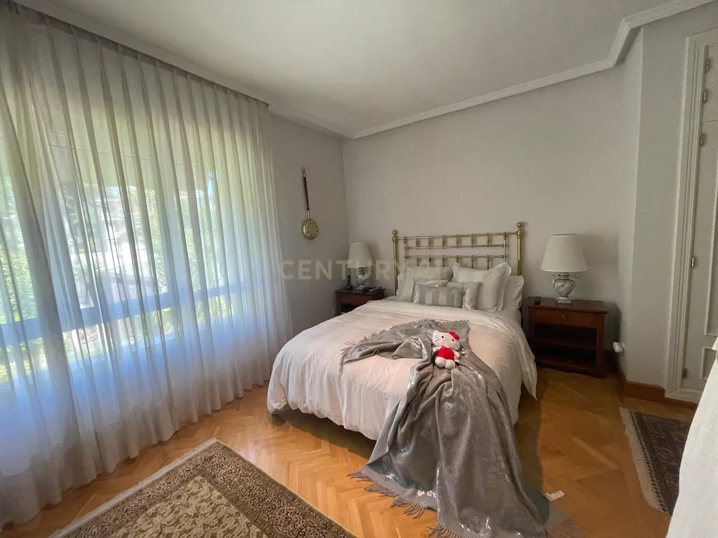 Luxuosa Moradia Renovada em Madrid com Vista para a Cidade - Image 88