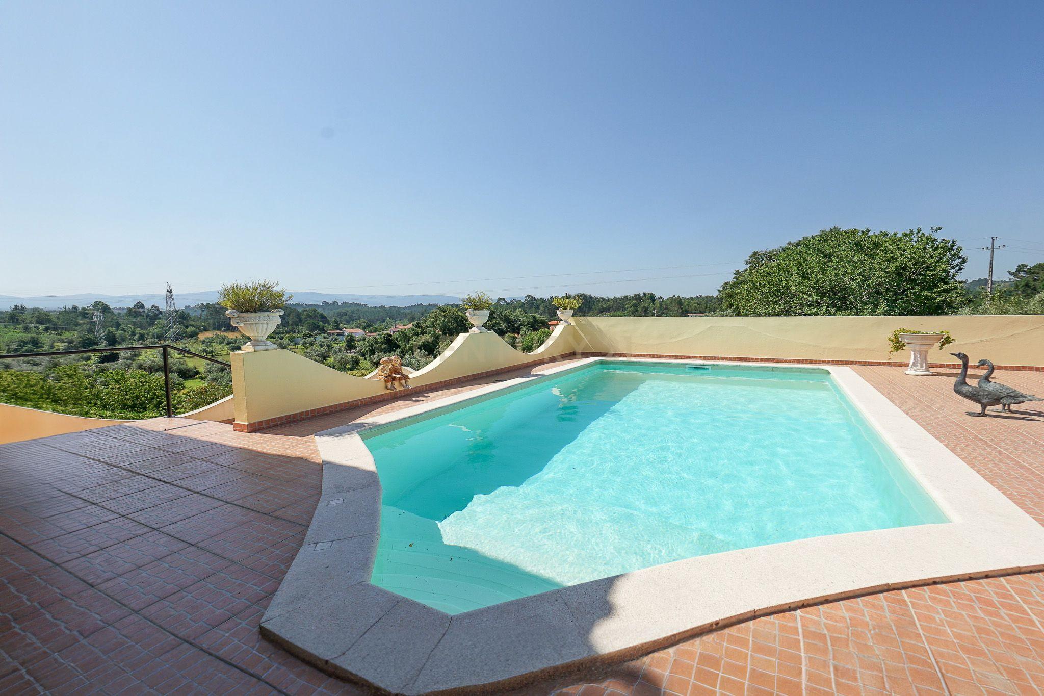 Moradia T5 com piscina, terraços, sauna,adega,arrúmos, jardim,garagens e vistas panorâmicas numa localização sossegada - Image 35
