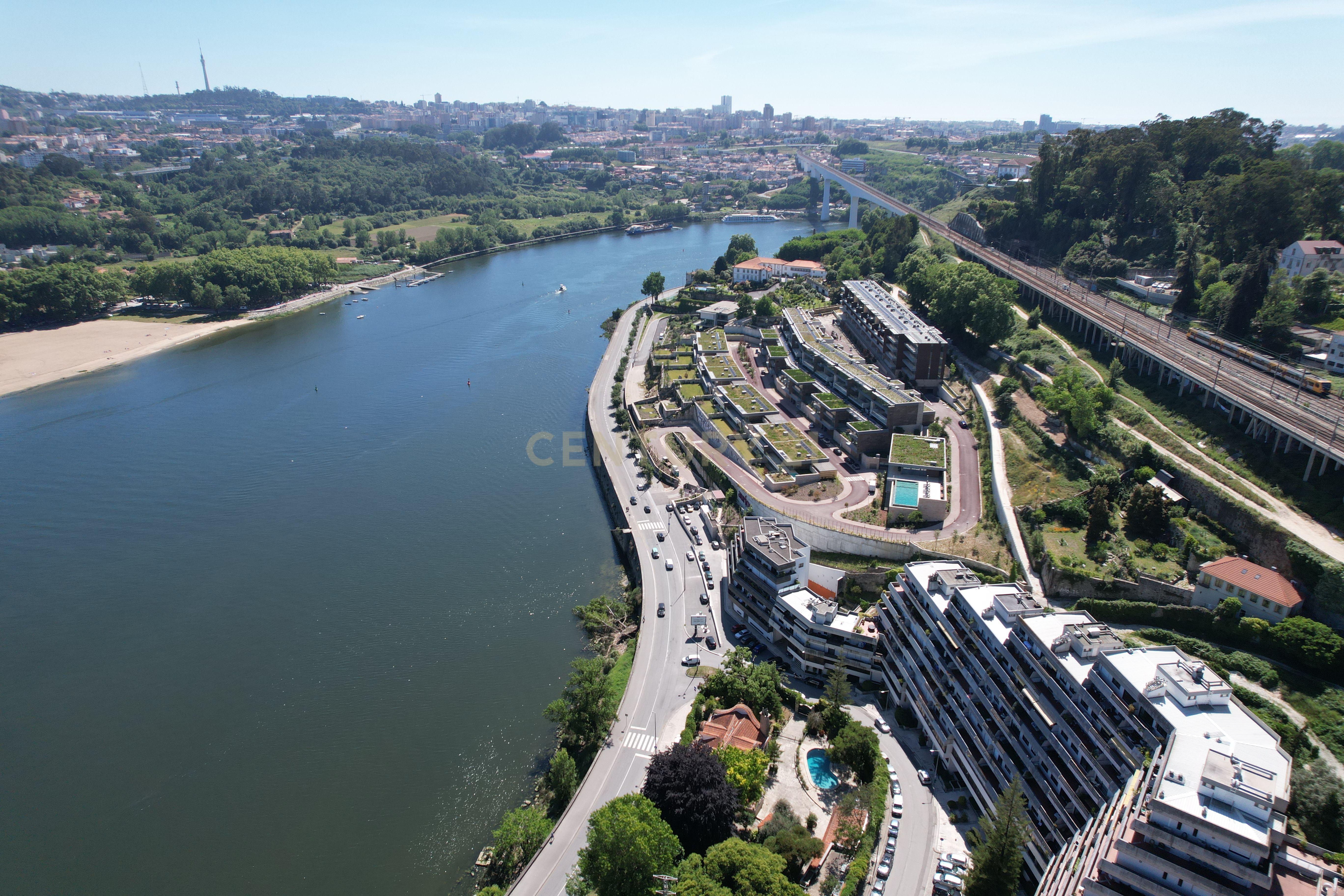 Fotografia 4 de Duplex T5 com Vista Panorâmica sobre o Douro | 328m² - Varandas do Douro - Porto