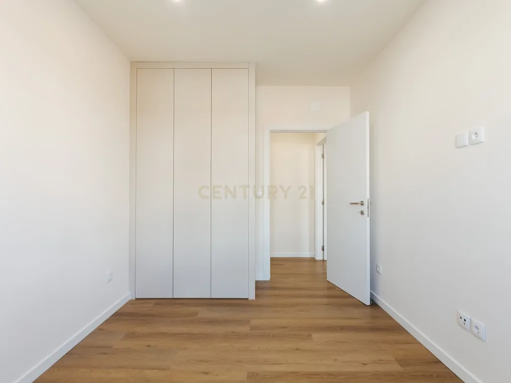 Apartamento T3 moderno e espaçoso no coração do Pinhal Novo - Image 12