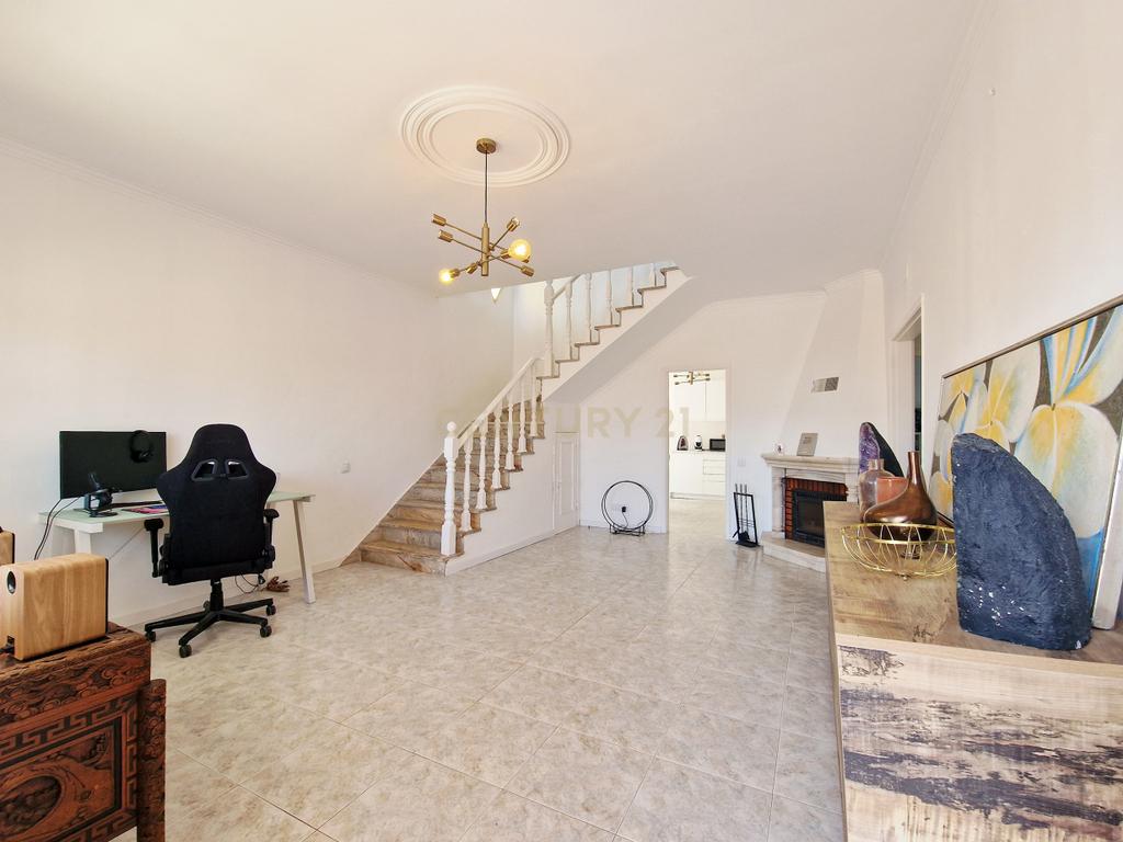 Moradia isolada de 6 assoalhadas com garagem - Zona tranquila - Image 9