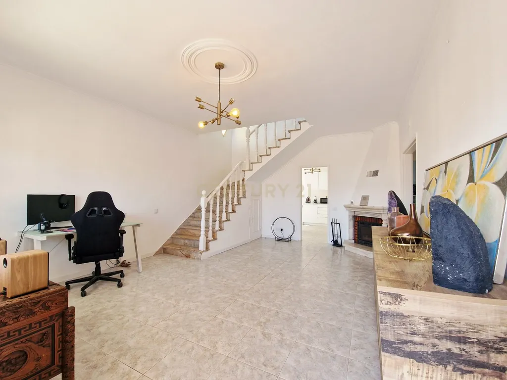 Moradia isolada de 6 assoalhadas com garagem - Zona tranquila - Image 9