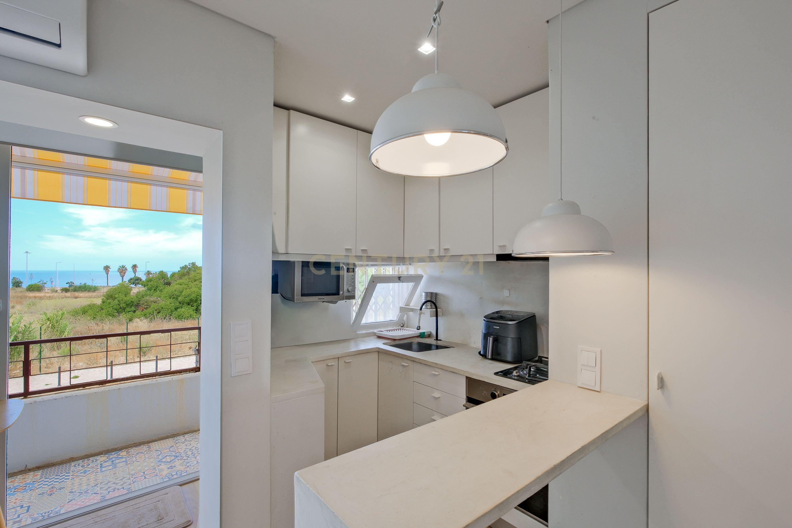 Fotografia 11 de Apartamento T1 remodelado, em Carcavelos a 2 minutos a pé da praia