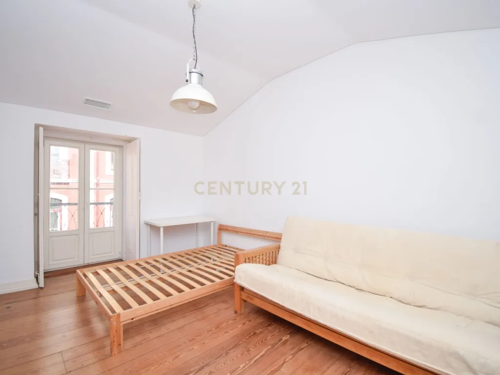 Apartamento T5 Duplex para Arrendamento em Alcântara (2.300€) - Image 12