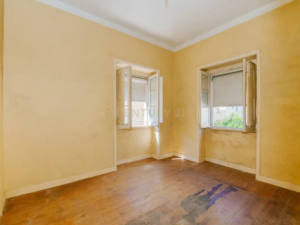 Apartamento T3 para Remodelação com Terraço | Alvito | Lisboa - Image 14