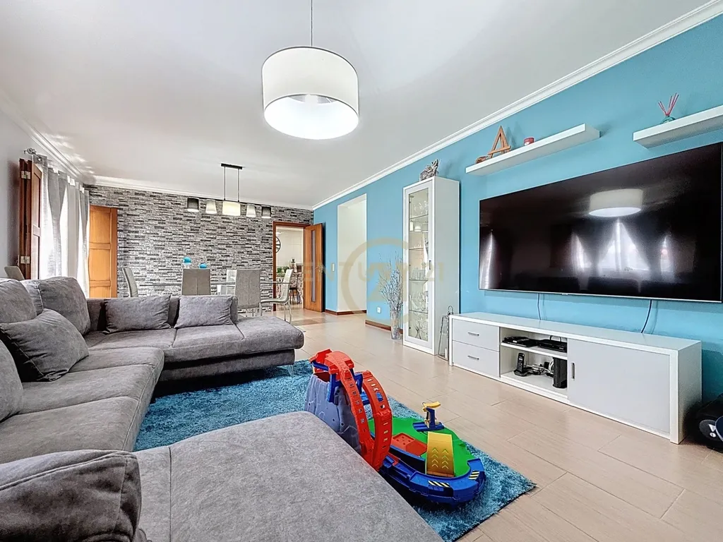 Excelente apartamento T3 em Porto Judeu - Image 9