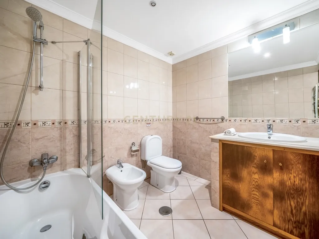 Moradia T4 com piscina, jacuzzi e garagem em Vale Pedras, Albufeira - Image 16