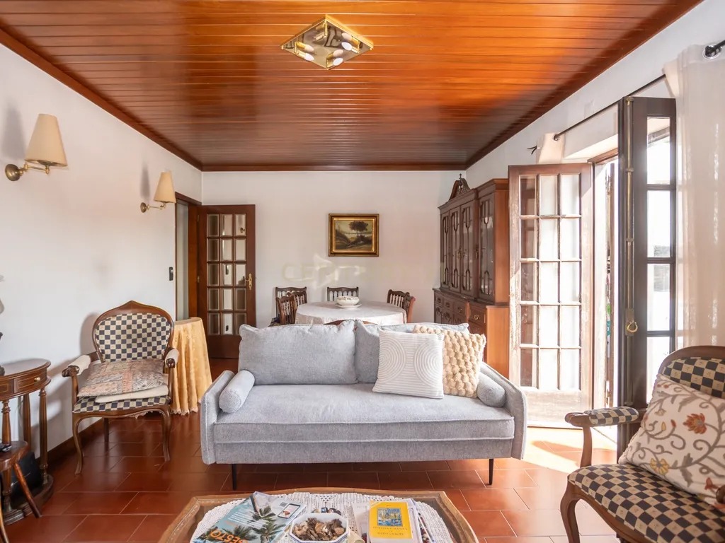Duas moradias, um terreno com 650 m² e uma vista privilegiada para a Serra de Sintra - Image 27