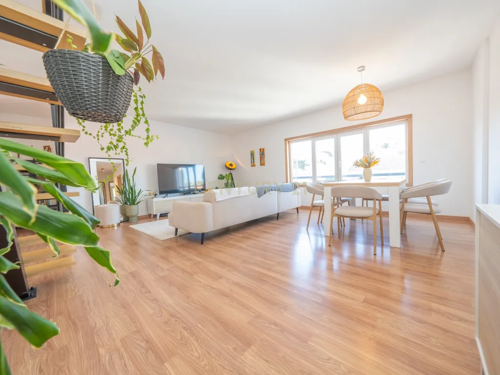 Excelente Apartamento T3 Duplex c/ Garagem, na Galiza, Estoril, Cascais - Image 5