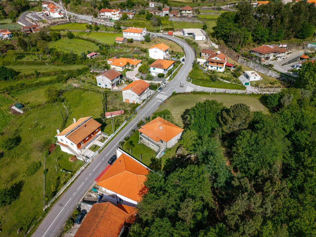Moradia T4 independente à venda em Codeceda, Vila Verde - Image 10