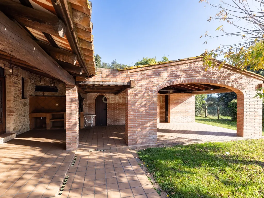 MASIA CATALANA EN VENDA A LLAGOSTERA – MÉS DE 7 HECTÀREES DE TERRENY, LLICÈNCIA TURÍSTICA, PISCINA I CAMP DE FUTBOL - Image 19