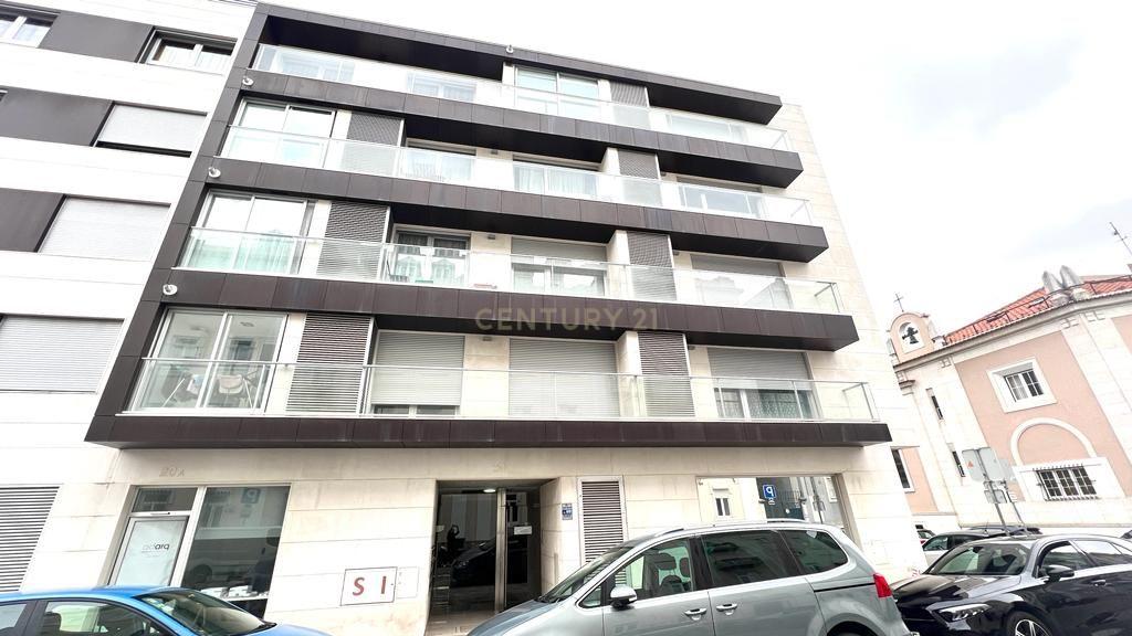 Fotografia 2 de Apartamento T4 para arrendar com 280 m² e 3 estacionamentos no Campo Pequeno