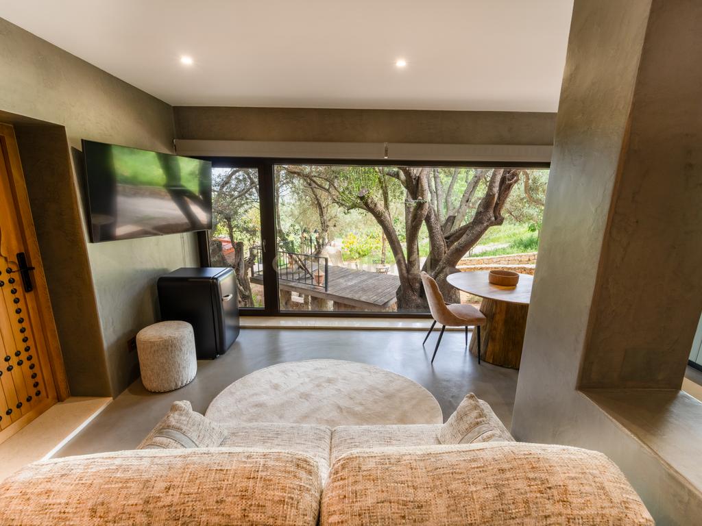 Propriedade com três habitações, piscina aquecida e sauna, num terreno de 10.000 m² - Image 76