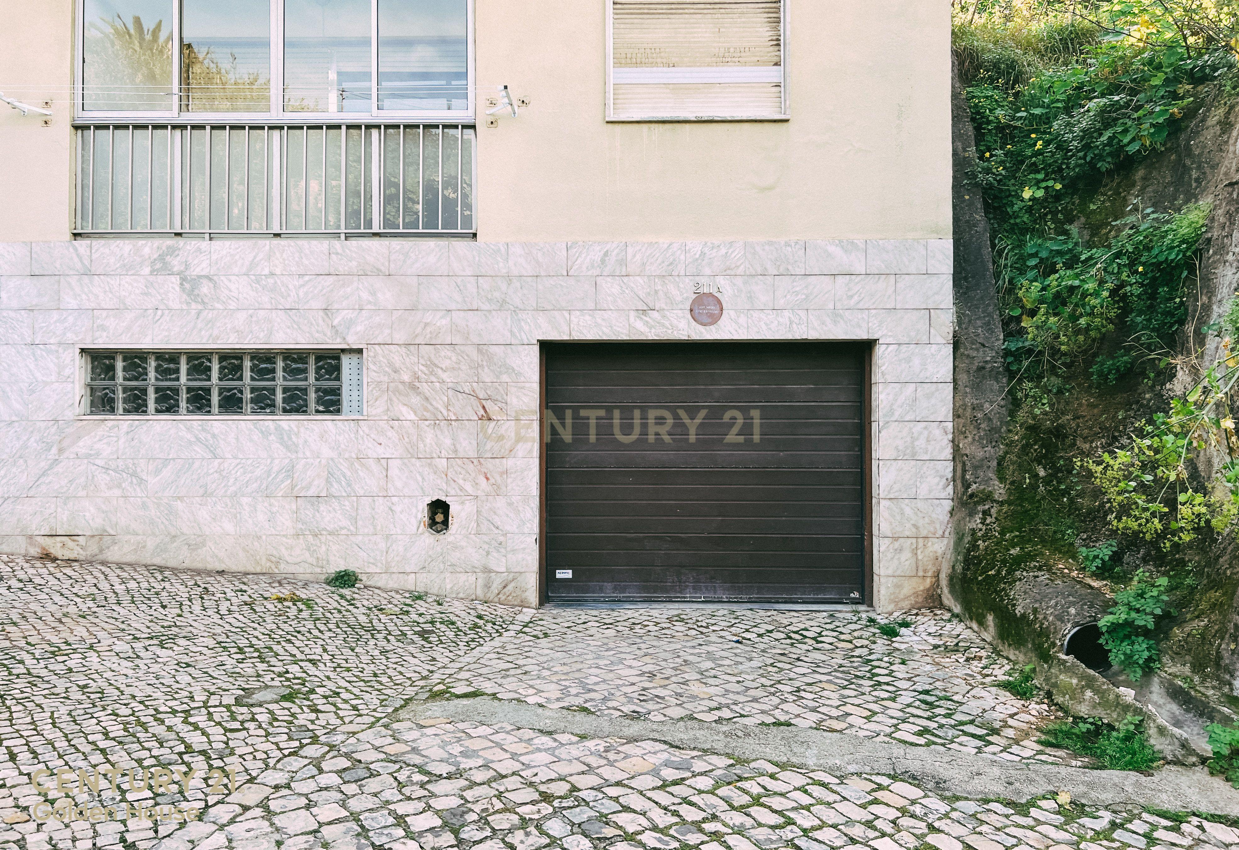 Apartamento Renovado T1 com Vista Panorâmica em Lisboa - Image 14