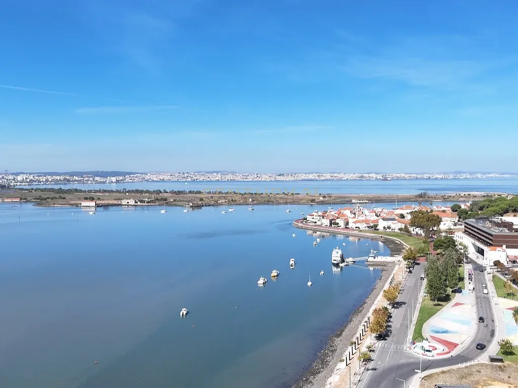 ✨ T3 de Excelência com Vista para a Baía do Seixal, Ponte 25 de Abril e Lisboa - Image 36