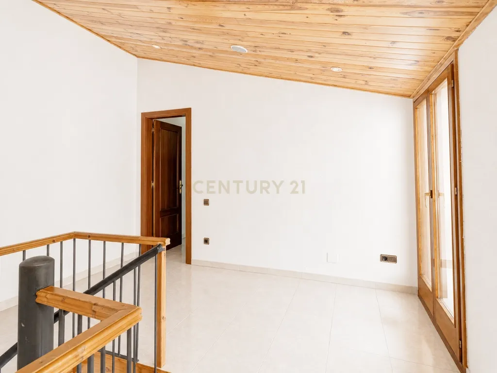 Crie a casa dos seus sonhos: duplex com terraço e múltiplas possibilidades. - Image 13