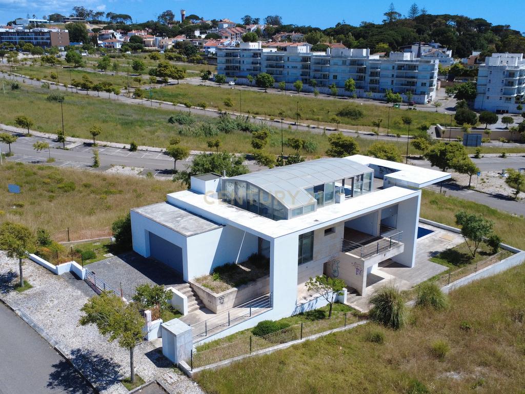 Moradia de Arquitetura Contemporânea na Aldeia dos Capuchos, Vista Mar, Rio e Cidade, com Garagem, Elevador, Piscina e Cobertura com Vista Panorâmica 360º. - Image 25