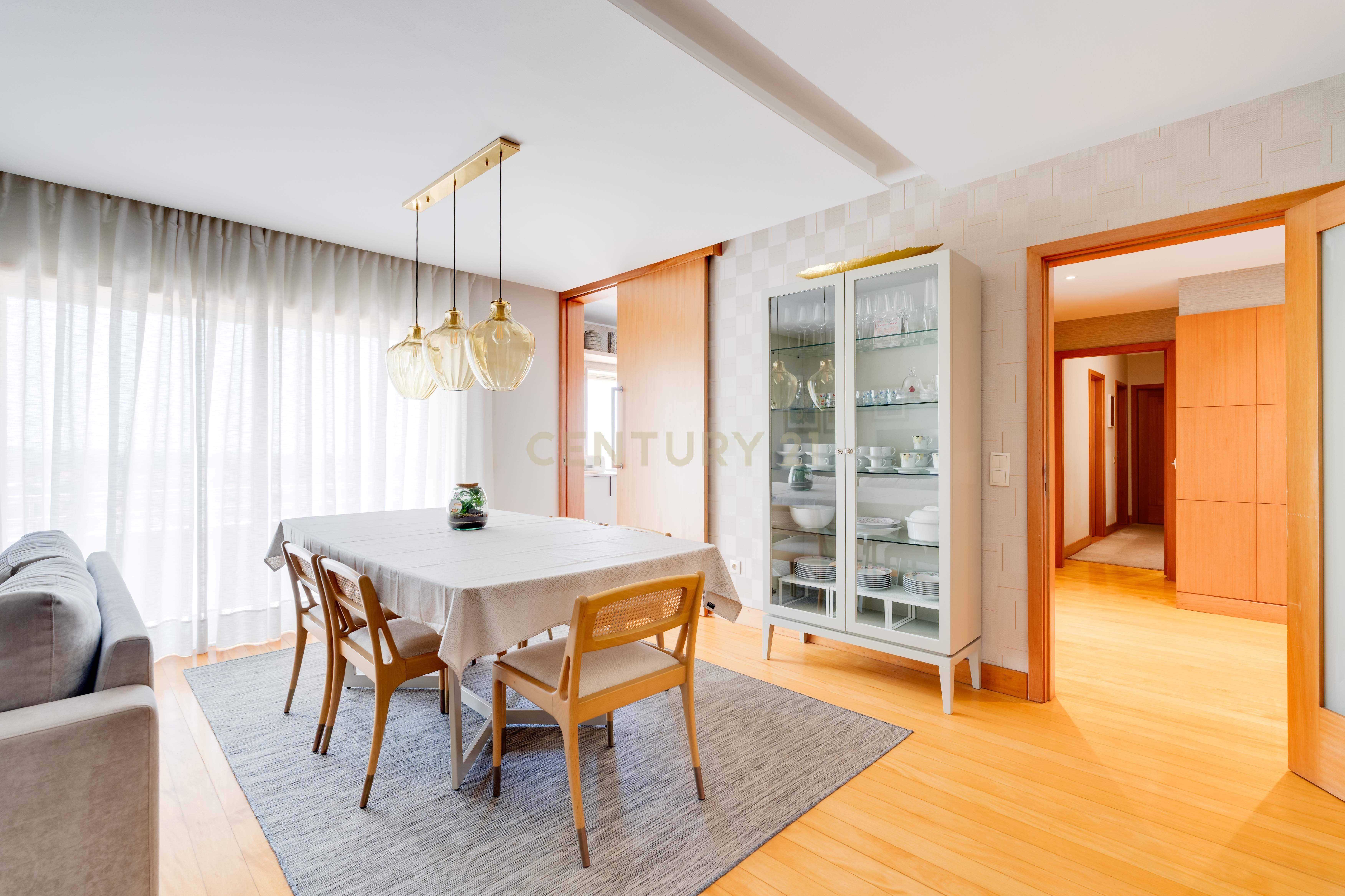 Fotografia 4 de Exclusividade, Conforto e Design Contemporâneo: T3 Duplex no Último Andar, à venda em São Félix da Marinha