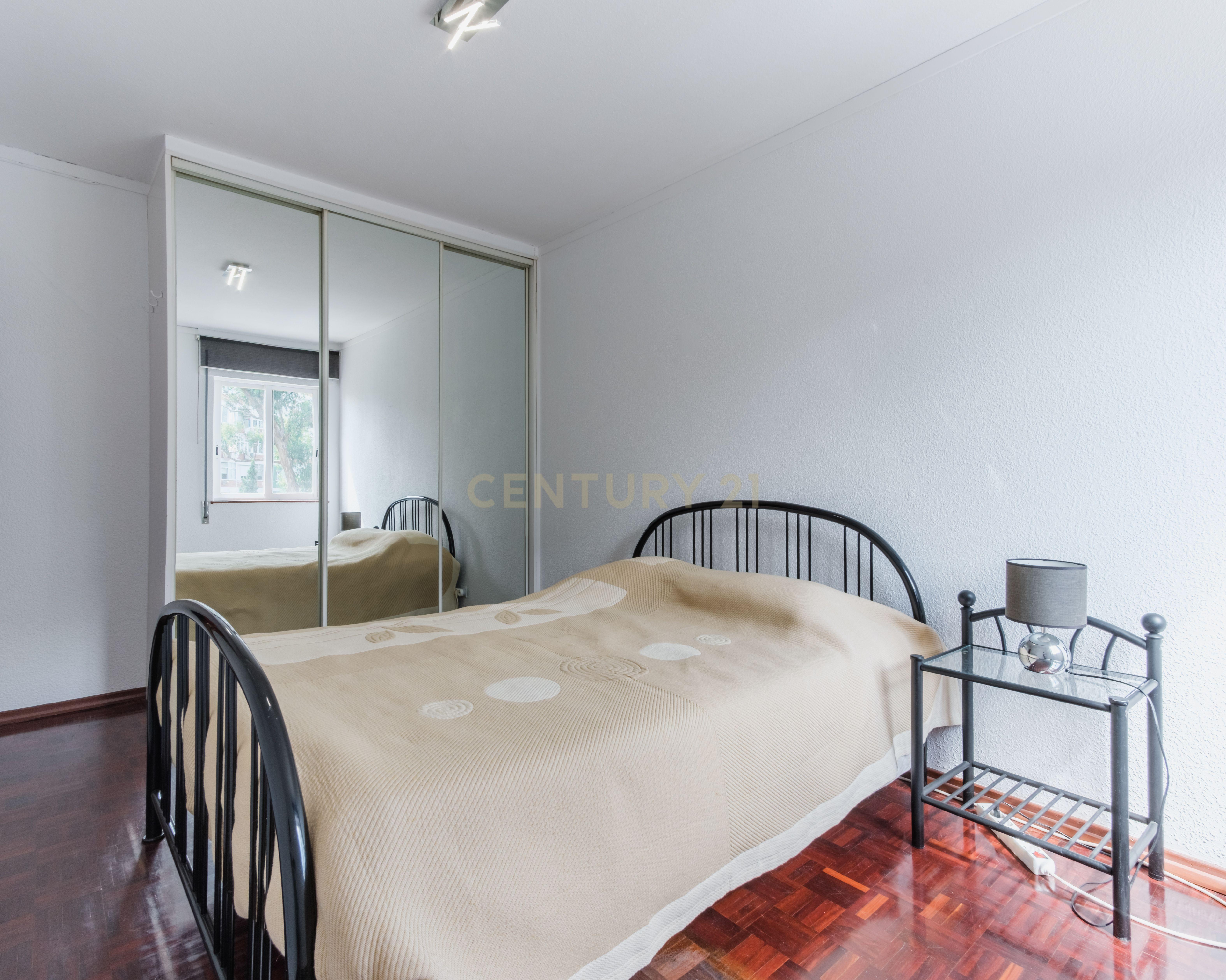 Fotografia 12 de Apartamento T3 com elevador, estacionamento e arrecadação em Benfica